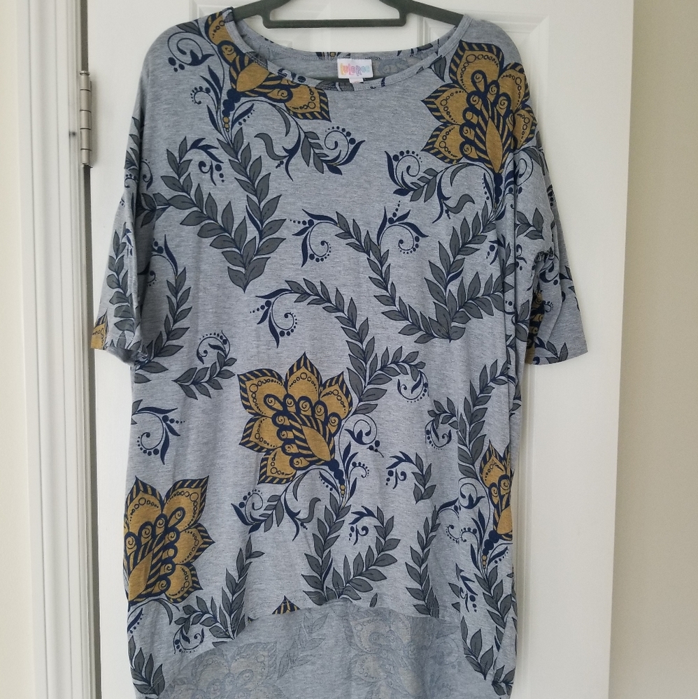 Closet Cleanout 5/$25 Lularoe Irma Tshirt Size XS